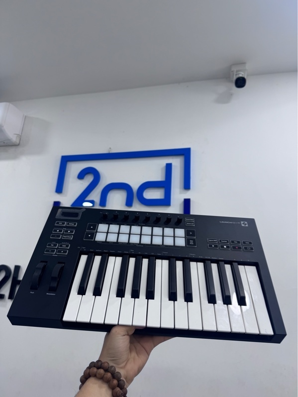 Bộ điều khiển Midi Novation Launchkey 25 Mk3 - Ngoại hình 98% - Kèm box, dây kết nối