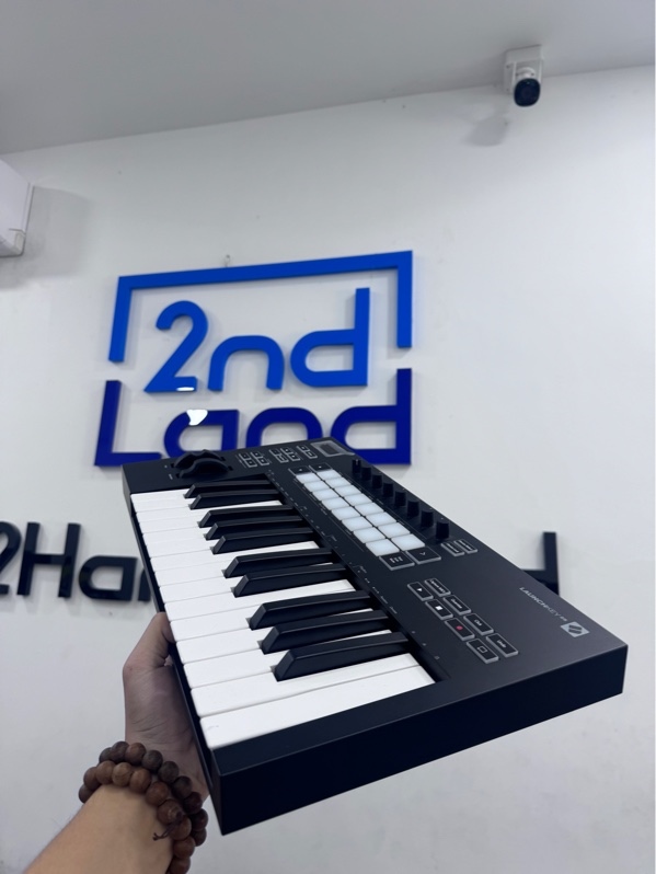 Bộ điều khiển Midi Novation Launchkey 25 Mk3 - Ngoại hình 98% - Kèm box, dây kết nối