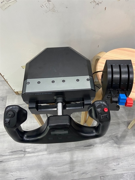 Bộ mô phỏng Logitech Flight Yoke System J-U004 - Màu đen - Ngoại hình: 97% - Thiếu 1 ốc cố định - Body 1
