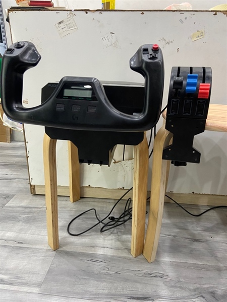 Bộ mô phỏng Logitech Flight Yoke System J-U004 - Màu đen - Ngoại hình: 97% - Thiếu 1 ốc cố định - Body 2
