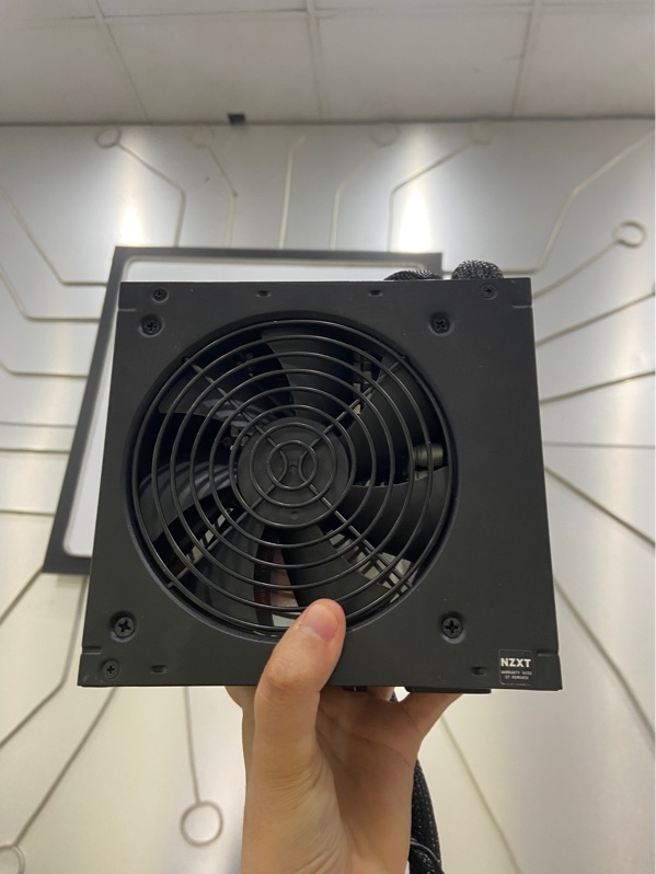 Bộ nguồn máy tính (PSU) NZXT C750 Bronze với công suất 750W - Màu đen - Ngoại hình: 97% - Kèm Box