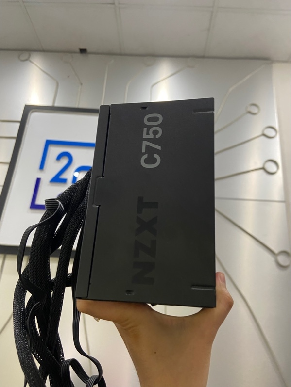 Bộ nguồn máy tính (PSU) NZXT C750 Bronze với công suất 750W - Màu đen - Ngoại hình: 97% - Kèm Box