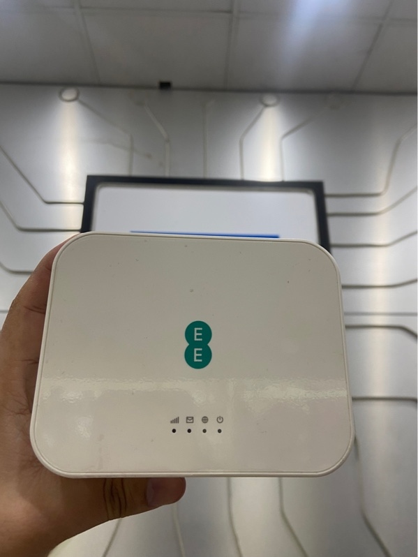 Bộ phát Wifi 4G Alcatel 4GEE D412C57 300mb 2 băng tần - Màu trắng - Ngoại hình: 98% - FullBox