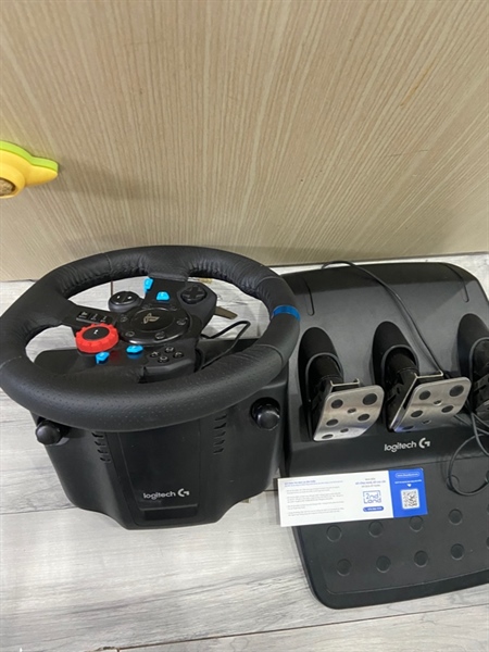 Bộ vô lăng G29 - Màu đen - Ngoại hình: 98% - Kèm cần số + chân đạp 1