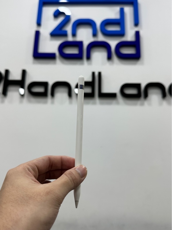 Bút Apple Pencil 1 - Màu trắng - Ngoại hình 97% - Đầu bút hơi mòn, nắp bút bị nứt - Kèm box