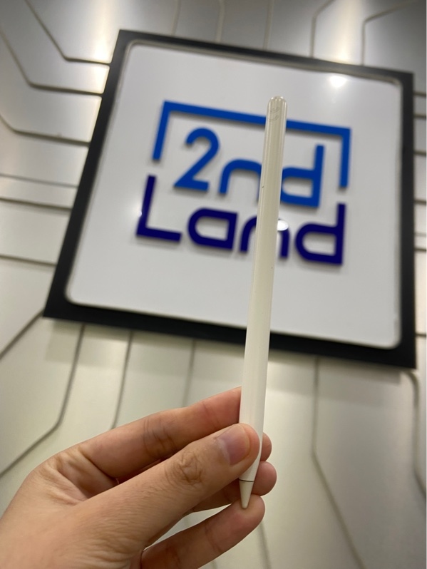 Bút Apple Pencil 2 - Màu trắng - Ngoại hình: xấu - Xước , nứt đuôi - Body