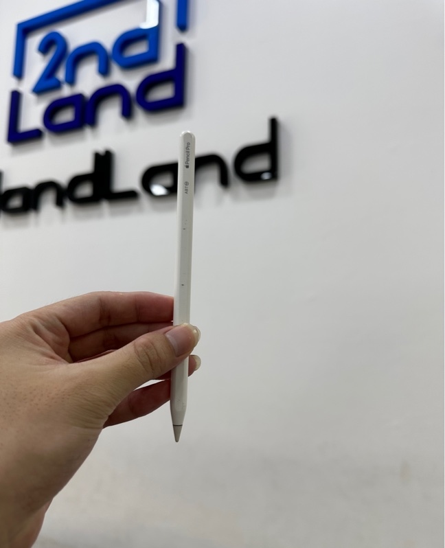 Bút Apple Pencil Pro - Màu trắng - Ngoại hình 97% - Trầy có khắc tên - Body