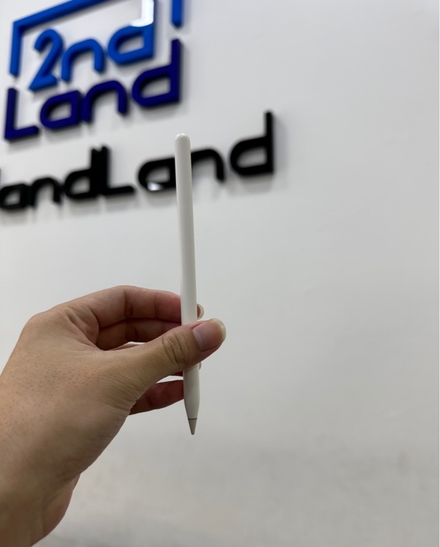Bút Apple Pencil Pro - Màu trắng - Ngoại hình 97% - Trầy có khắc tên - Body