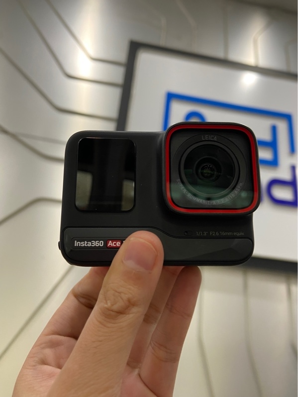Cam hành động Insta Ace Pro - Màu đen - Ngoại hình: 98% - Kèm Box + 1 pin + 1 ngàm gắn