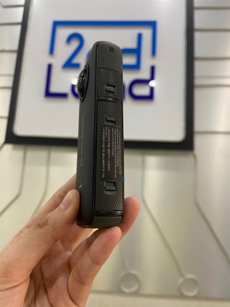 Camera 360 độ cầm tay Insta360 One X2 - Màu đen - Ngoại hình: 98% - Lens 2 bên trầy nhẹ - Kèm túi vải, box, thẻ nhớ 32gb 2