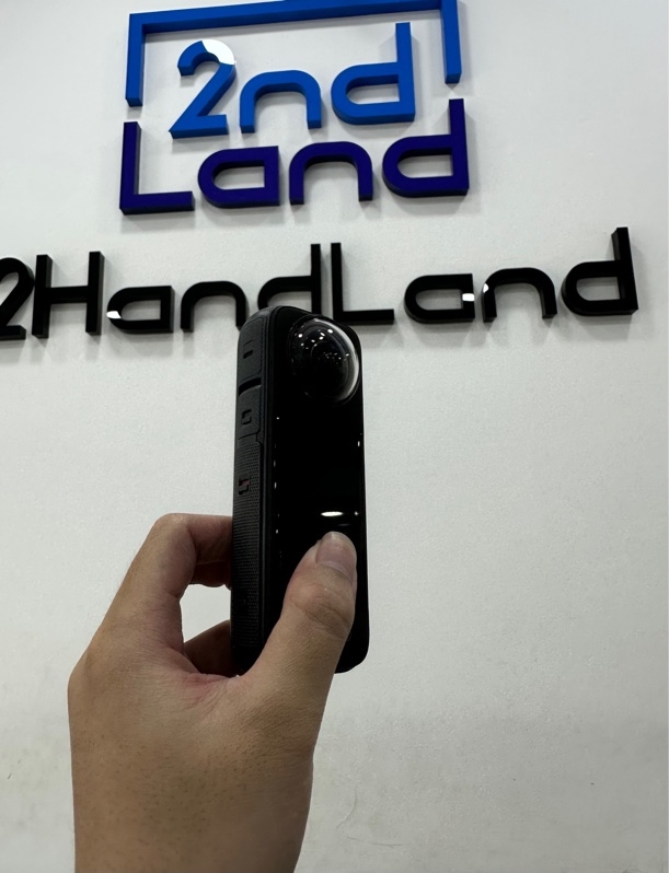 Camera 360 Insta360 x4 8K 360 Action Cam - Màu đen - Ngoại hình 98% - Fullbox + Chân chống + Hộp sạc pin + 3 Pin
