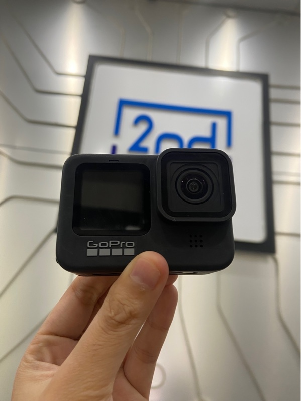 Camera GoPro Hero 9 Black - Màu đen - Ngoại hình: 97% - Bung nắp cao su gần nút nguồn - Kèm 3 pin ( 2 pin telesin, 1 pin hư ), dock sạc, thẻ nhớ 128gb