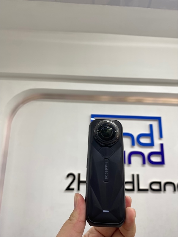 Camera hành động Insta360 X5 - Màu đen - Ngoại hình 97.5% - Kèm 2 pin, dock sạc
