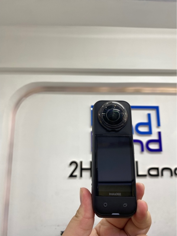 Camera hành động Insta360 X5 - Màu đen - Ngoại hình 97.5% - Kèm 2 pin, dock sạc