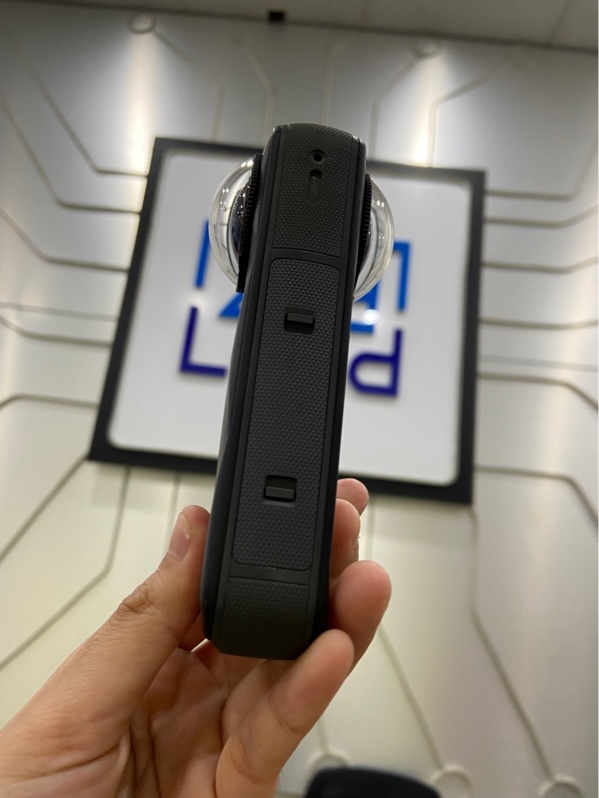 Camera hành trình 360 độ Insta360 X5 - Màu đen - Ngoại hình: 97% - Body - Kèm 1 pin, 1 thẻ nhớ 128GB