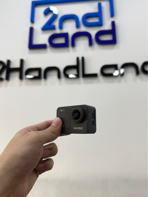Camera hành trình AKASO V50X - Màu đen - Ngoại hình 97% - Trầy màn - Kèm 2 pin phù + 1 dock sạc + 1 vỏ bảo vệ chống nước