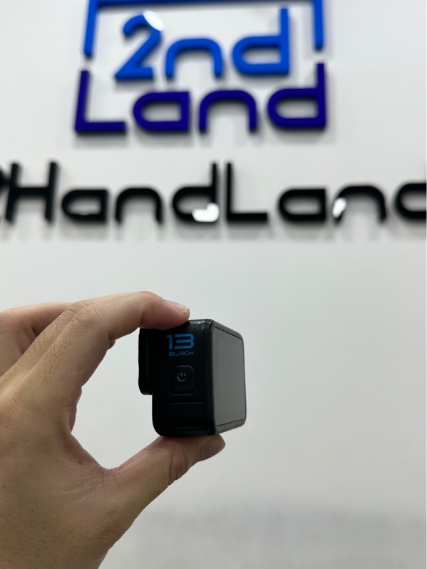 Camera hành trình GoPro Hero 13 Black - Màu đen - Ngoại hình 96.5% - Cấn , trầy camera trầy - Kèm 2 pin + Túi đựng + Gậy cầm tay + Kẹp đeo tay + dây Usb-C