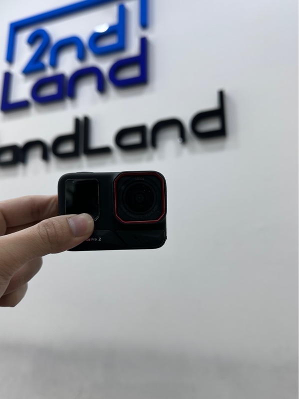 Camera hành trình Insta 360 Ace Pro 2 (Dual Battery) - Màu đen - Ngoại hình 98% - Chân sạc bị mẻ nhẹ không ảnh hưởng - Fullbox + Túi đựng + Thẻ 128GB + Kèm Insta360 Xplorer Grip Pro Kit