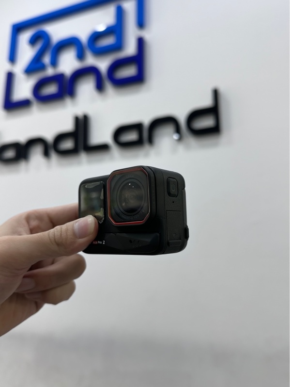 Camera hành trình Insta 360 Ace Pro 2 (Dual Battery) - Màu đen - Ngoại hình 98% - Chân sạc bị mẻ nhẹ không ảnh hưởng - Fullbox + Túi đựng + Thẻ 128GB + Kèm Insta360 Xplorer Grip Pro Kit