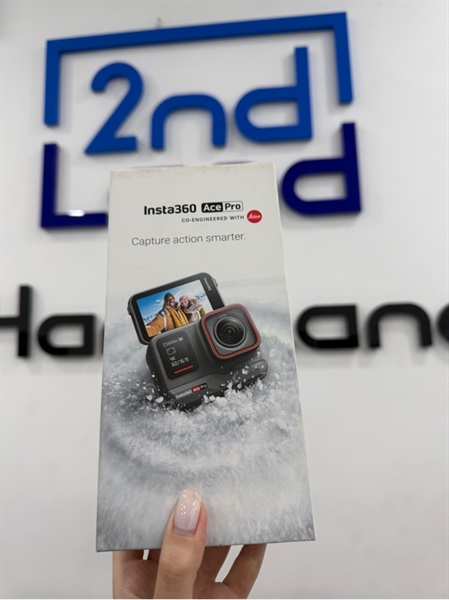 Camera hành trình Insta360 ACE Pro 1 đủ phụ kiện - Màu đen - Ngoại hình 98% - Kèm Box , 5 pin linh kiện , 1 dock sạc 3 , ốp