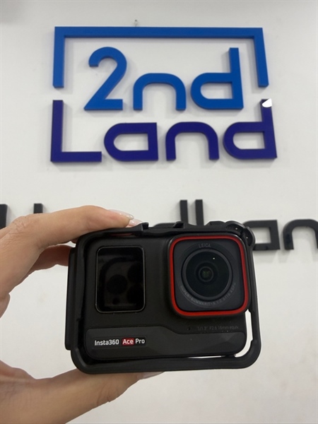 Camera hành trình Insta360 ACE Pro 1 đủ phụ kiện - Màu đen - Ngoại hình 98% - Kèm Box , 5 pin linh kiện , 1 dock sạc 3 , ốp 1