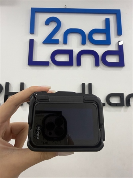 Camera hành trình Insta360 ACE Pro 1 đủ phụ kiện - Màu đen - Ngoại hình 98% - Kèm Box , 5 pin linh kiện , 1 dock sạc 3 , ốp 2