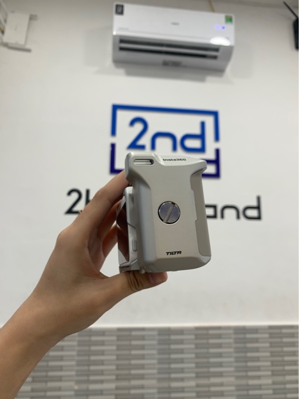 Camera hành trình Insta360 Ace Pro 2 - Màu trắng - Ngoại hình: 98% - Đủ phụ kiện, kèm Grip Kit + thẻ nhớ 256GB