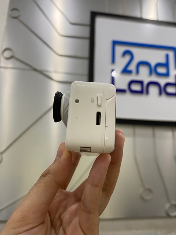 Camera Insta360 Go 3 - Bản 32GB ( Lưu ý ) - Màu trắng - Ngoại hình: 98% - Kèm túi + dây đeo