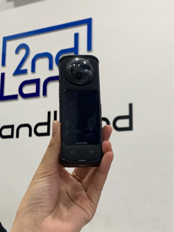 Camera Insta360 X4 đơn - Màu đen - Ngoại hình: 98% - Box kèm dock sạc + 2 pin