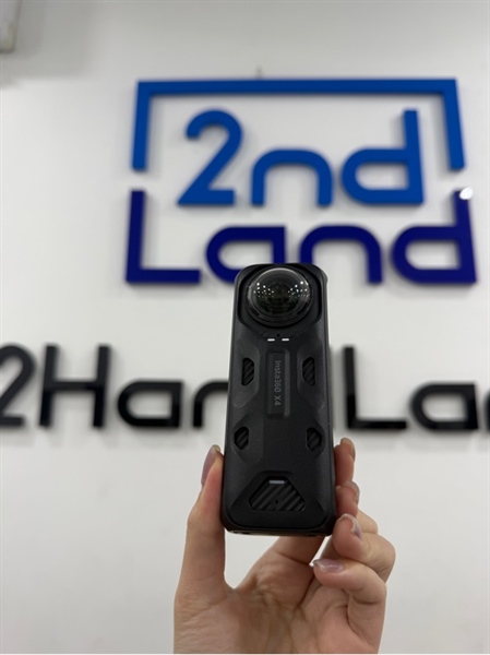Camera insta360 x4 - Màu đen - Ngoại hình 97% - Kính cam trầy - Kèm 1 đầu chuyển c-3.5 , 1 pin , thẻ 256gb , mất nắp che cổng c