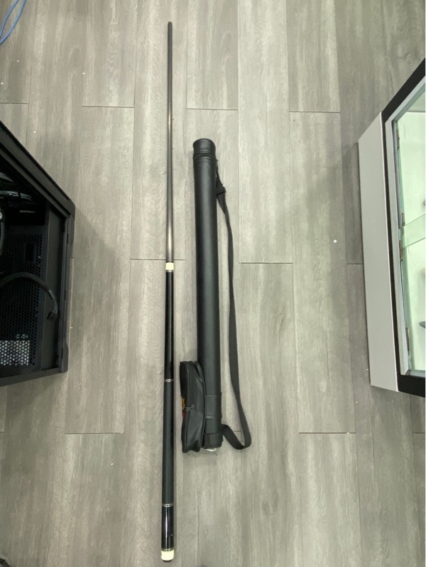 Chuôi cơ bida O’min n11 - Màu đen - Ngoại hình 97% - Chuôi tróc sơn, cấn móp - Kèm túi , ngọn cơ bida JFlower classic 23 xước ít , cong nhẹ