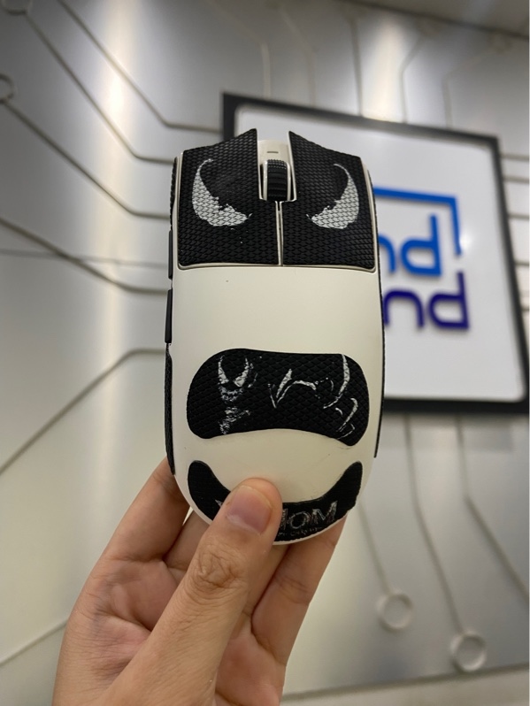 Chuột chơi game ATK X1 Ultimate - 2 mode kết nối (receiver, dây) - Màu trắng - Ngoại hình: 97% - Body