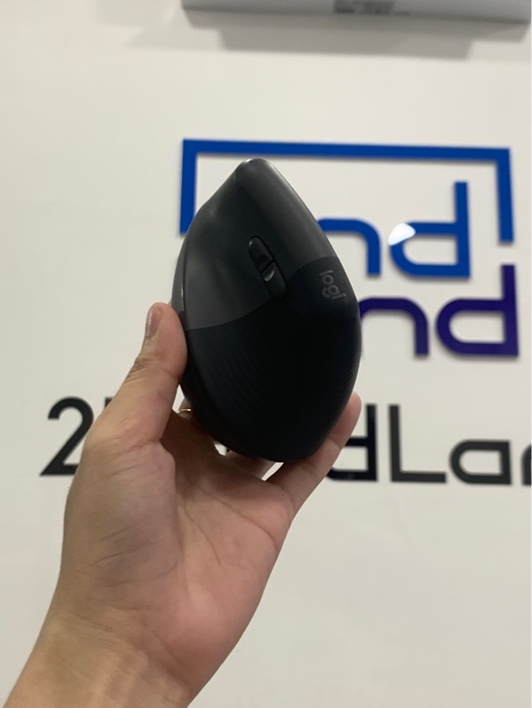 Chuột công thái học Logitech lift vertical - Màu xánh - Ngoại hình: 98% - Box