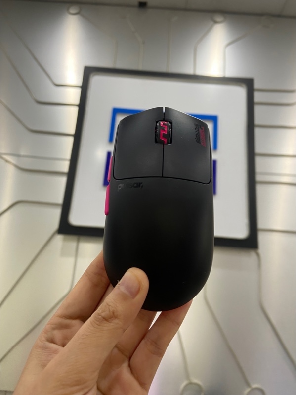 Chuột Gaming Pulsar Pro Series Susanto-X ( Phiên Bản Hợp Tác Với Tuyển Thủ f0sakeN và Xccurate) - 2 Mode( Dây, 2.4 Dongle) - Màu đen - Ngoại hình: 98% - FullBox