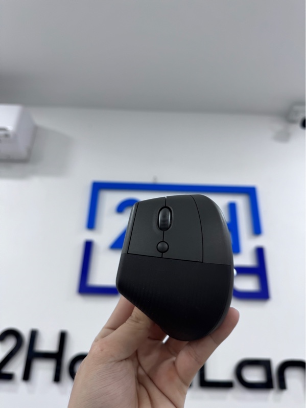 Chuột không dây công thái học Logitech Lift - Màu đen - Ngoại hình 97% - Chảy nhựa, feet mòn - Kèm box, 1 receiver