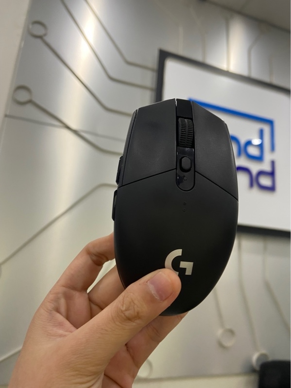 Chuột Logitech G304 Lightspeed - Xài pin2A - 1 mode kết nối receiver - Màu đen - Ngoại hình: 98% - Kèm receiver