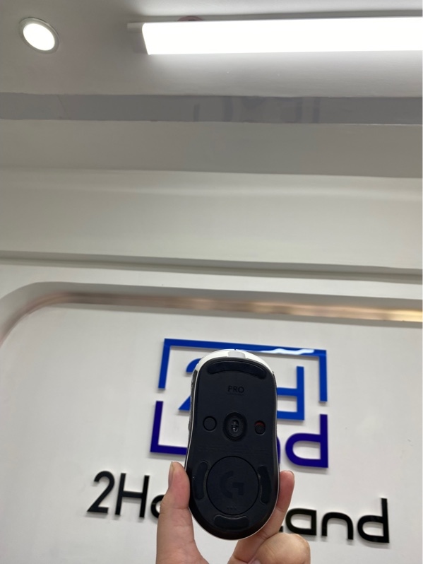 Chuột Logitech PRO 2 LIGHTSPEED - Màu trắng - Ngoại hình 97% - Dán skin - Fullbox