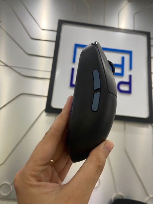 Chuột Logitech Pro Wireless - 1 mode : 2.4 - Màu đen - Ngoại hình: 97% - Loạn lăn nhẹ, thiếu dongle - Kèm Box