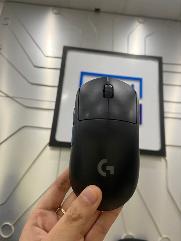 Chuột Logitech Pro Wireless - Màu đen - Ngoại hình: 97% - Loạn lăn nhẹ, thiếu receiver chỉ sài được mode dây, 2 nút bấm bên thân không nhạy - Kèm Box