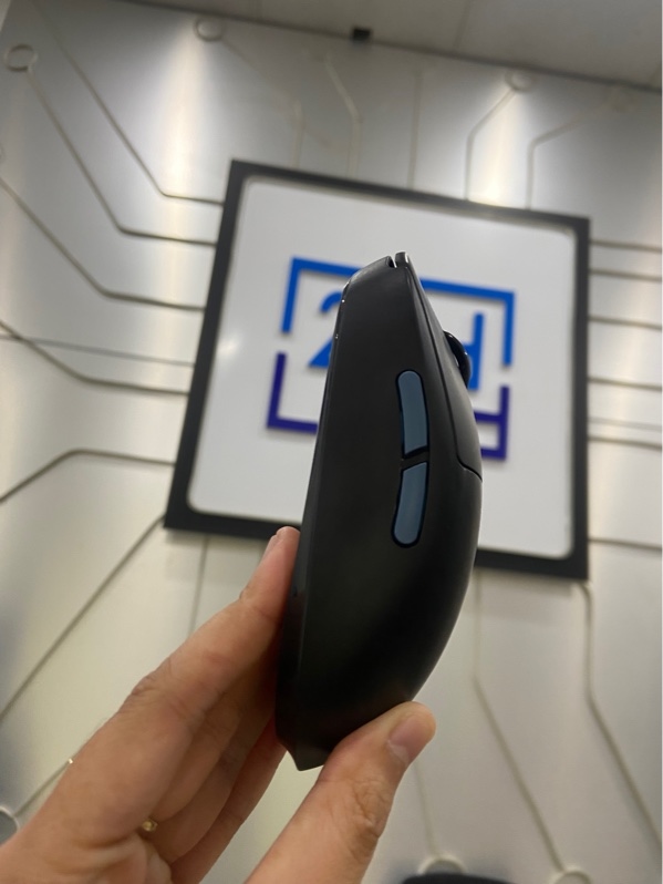 Chuột Logitech Pro Wireless - Màu đen - Ngoại hình: 97% - Loạn lăn nhẹ, thiếu receiver chỉ sài được mode dây, 2 nút bấm bên thân không nhạy - Kèm Box