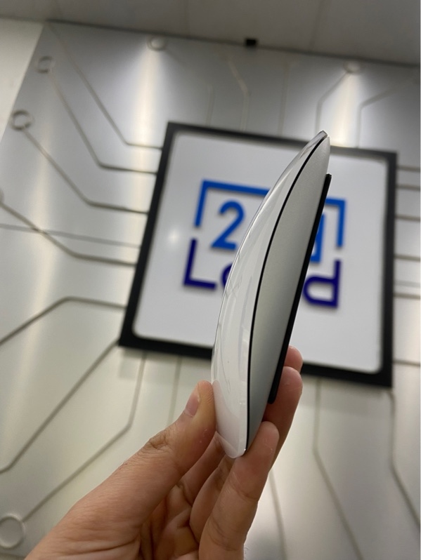 Chuột Magic Mouse 2 Lightning - Màu trắng - Ngoại hình: 97% - Xước dăm mặt trên - Body