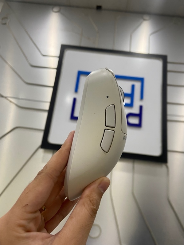 Chuột Pulsar X Lite V3 - Size 2 - 2 Mode : Receeiver + dây - Màu trắng - Ngoại hình: 97% - Ố khá nhiều - Kèm box dây kết nối, receiver, dongle