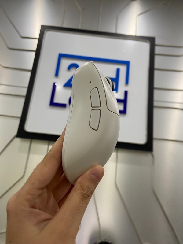 Chuột Pulsar Xlite V4 Size 2 - PXL422 - Màu trắng - Ngoại hình: 98% - Kèm túi + reciver 8K + dây kết nối