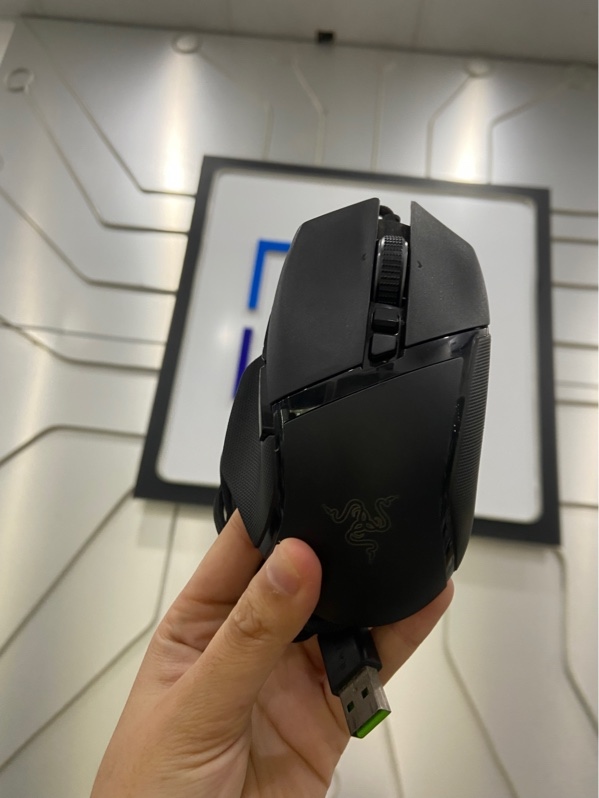 Chuột Razer Basilik V3 - Led RGB - 1 Mode dây - Màu đen - Ngoại hình: 97% - FullBox