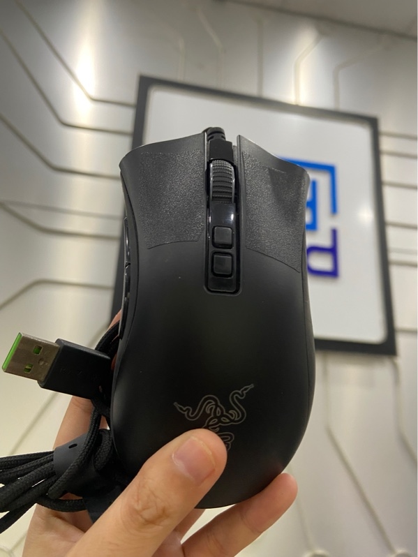 Chuột Razer DeathAdder V2 - 1 mode dây kết nối - Màu đen - Ngoại hình: 97% - Body