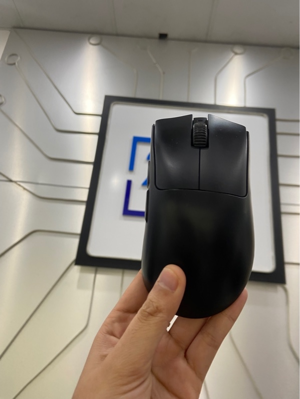 Chuột Razer DeathAdder V4 Pro - 2 mode kết nối (dây, 2.4hz) - Màu đen - Ngoại hình: 98% - Kèm dongle, dây, box
