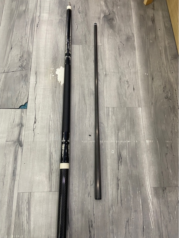 Cơ bida David Loman Phantom 1 - Màu đen - Ngoại hình: 97% - Cơ lắc do ren, xước dăm - Kèm ngọn Carbon allin cue 12.5, khớp nối