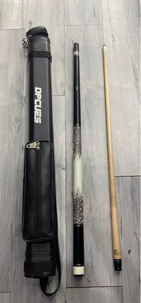 Cơ bida Fury CA-0 - Màu trắng đen - Ngoại hình: 97% - Chuôi lắc nhẹ - Kèm túi