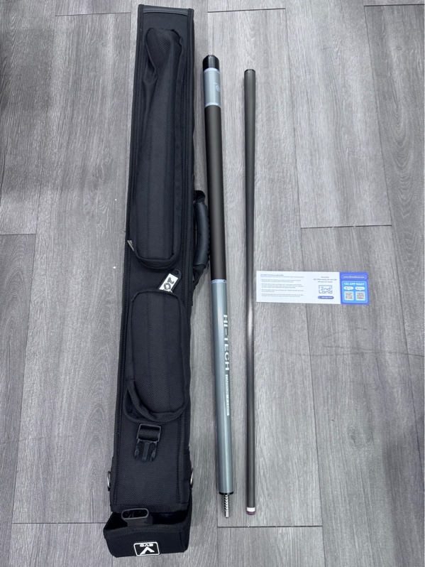 Cơ bida lỗ Healing Hi-Tech Carbon Fibre - Ngoại hình 97,5% - Full carbon, chuôi có 1 vết trầy, đầu tẩy mòn nhẹ - Kèm túi đựng