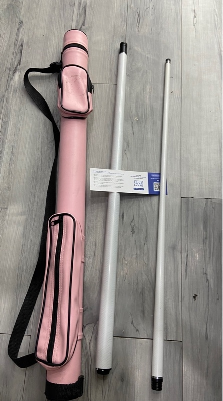 Cơ bida lỗ Leadsuper LS-W - Ngọn sợi thuỷ tinh - Ngọn và chui trầy nhiều, nhảy ngọn nhẹ - Màu trắng - Ngoại hình: 97% - Kèm túi